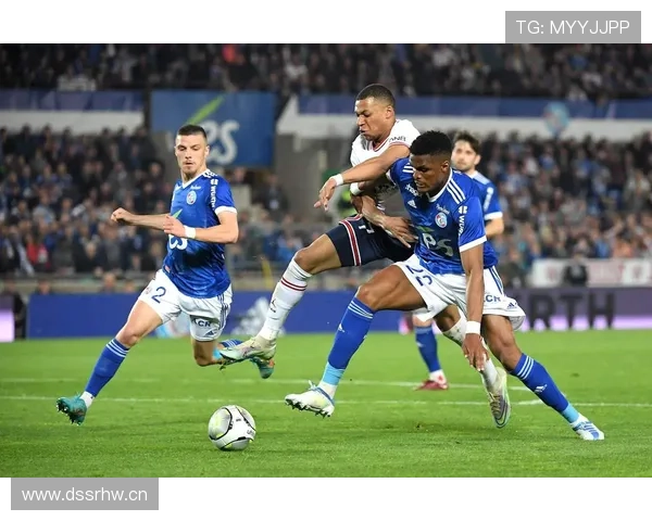 罗马阵容深度不足,对球队联赛竞争与关键战能力带来考验 罗马阵容深度不足,对球队联赛竞争与关键战能力带来考验