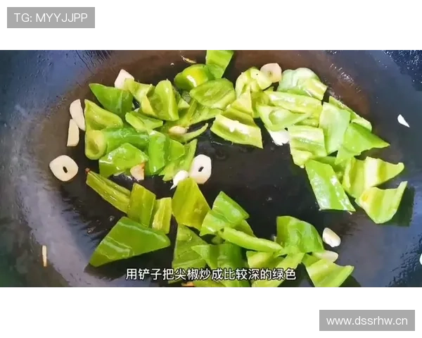 肖若腾喝蛋白粉像喝水，冰箱里塞满鸡胸肉，结果聚餐时盯着别人碗里的红烧肉咽口水