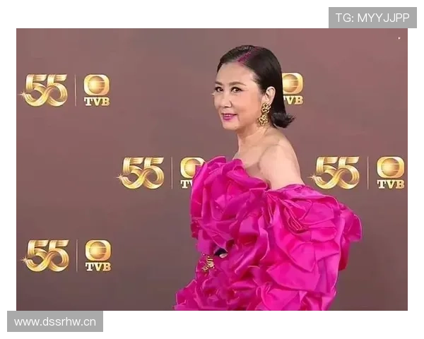 郑钦文居然敢用普通咖啡杯，大概只有她敢这么潇洒吧？