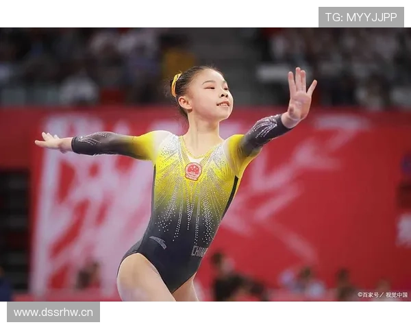 管晨辰背着破帆布包，掏出一块价值百万的表，邻居直接怀疑人生