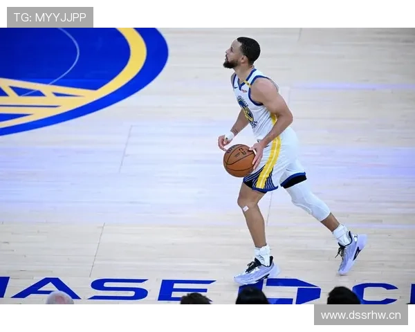 库里利用挡拆拉开空间提升三分效率，明显优于过去赛季表现